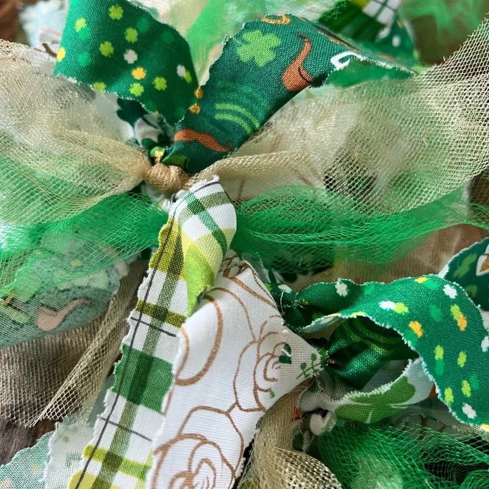 Festive Green Holiday Garland - St Patrick’s Day ☘️